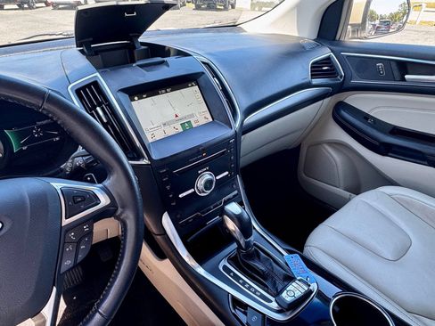 Used 2017 Ford Edge Titanium w/ Technology Package AWD/4WD image 12