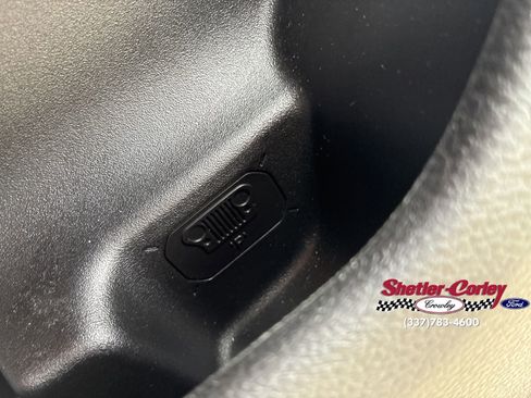 Used 2025 Jeep Compass Trailhawk AWD/4WD image 22