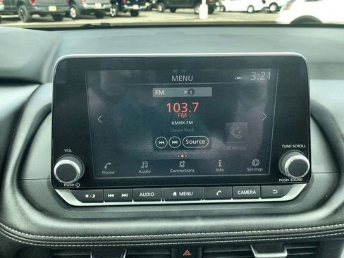 Used 2025 Nissan Rogue SV image 16