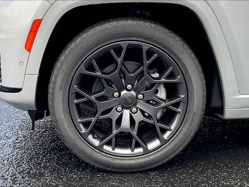 New 2025 Jeep Grand Cherokee L Summit image 12