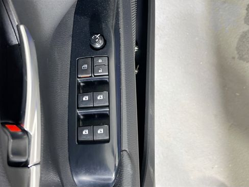 Used 2018 Toyota Camry LE image 17