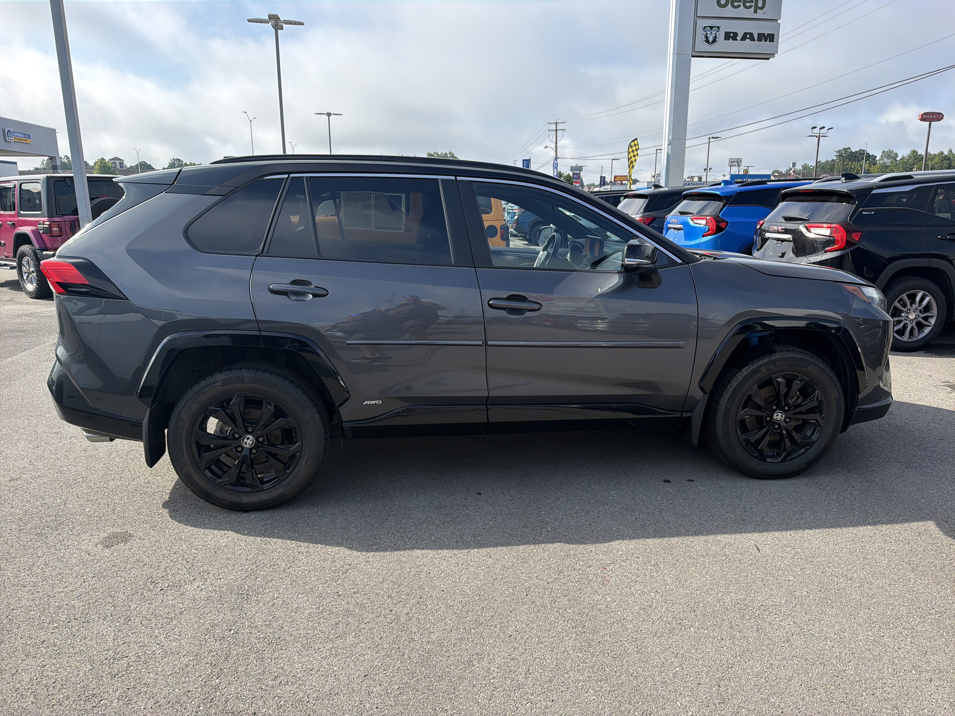 Used 2023 Toyota RAV4 XSE w/ XSE Grade Weather Package AWD/4WD image 5