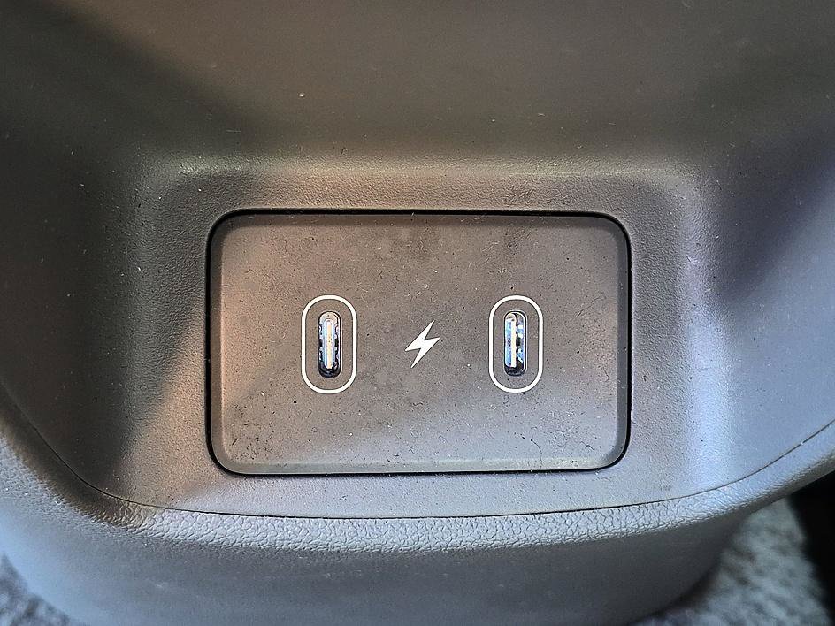 Used 2025 Hyundai Elantra SEL FWD image 31