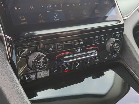 Used 2024 Jeep Grand Cherokee Limited image 22