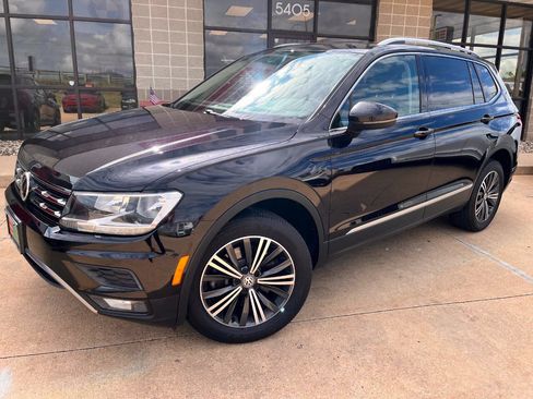 Used 2018 Volkswagen Tiguan SEL AWD/4WD image 2