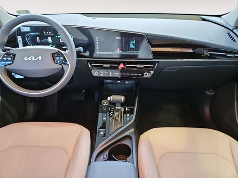 Used 2025 Kia Niro EX image 10