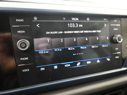 Used 2022 Volkswagen Taos SE image 17