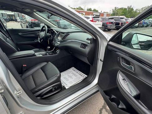 Used 2017 Chevrolet Impala LT FWD image 14