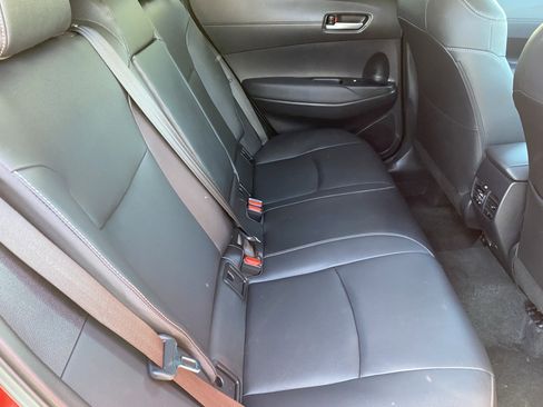 Used 2024 Toyota Corolla Cross XLE image 11