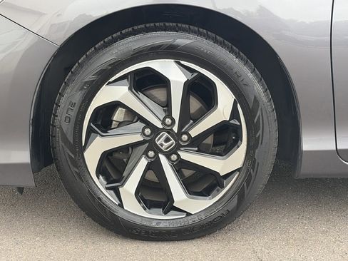 Used 2017 Honda Accord EX image 11