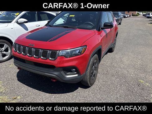 Used 2023 Jeep Compass Trailhawk w/ Trailhawk Convenience Group AWD/4WD image 2