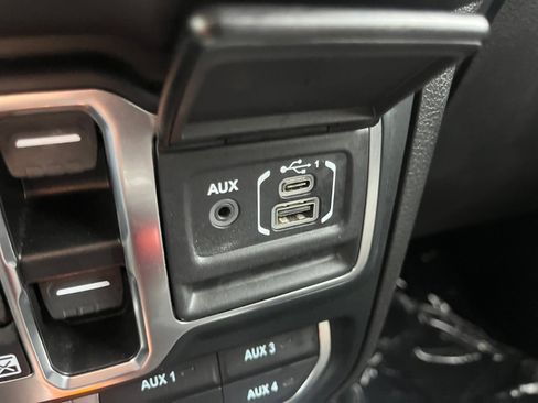 Used 2024 Jeep Wrangler Unlimited Rubicon w/ Technology Group AWD/4WD image 17