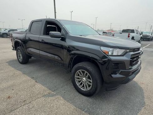 Used 2023 Chevrolet Colorado LT AWD/4WD image 2