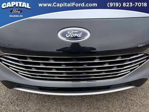 Certified 2022 Ford Escape Titanium w/ Titanium Elite Package image 10