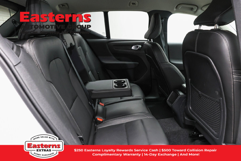 Used 2021 Volvo XC40 T4 Momentum FWD image 23