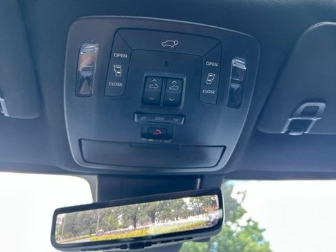 Used 2025 Toyota Sienna Platinum AWD/4WD image 26