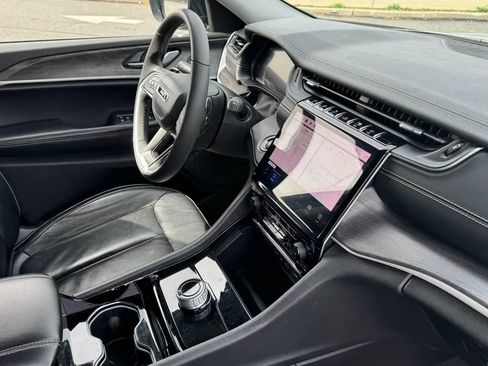 Used 2023 Jeep Grand Cherokee L Limited image 23