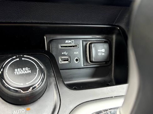 Used 2014 Jeep Cherokee Limited AWD/4WD image 41