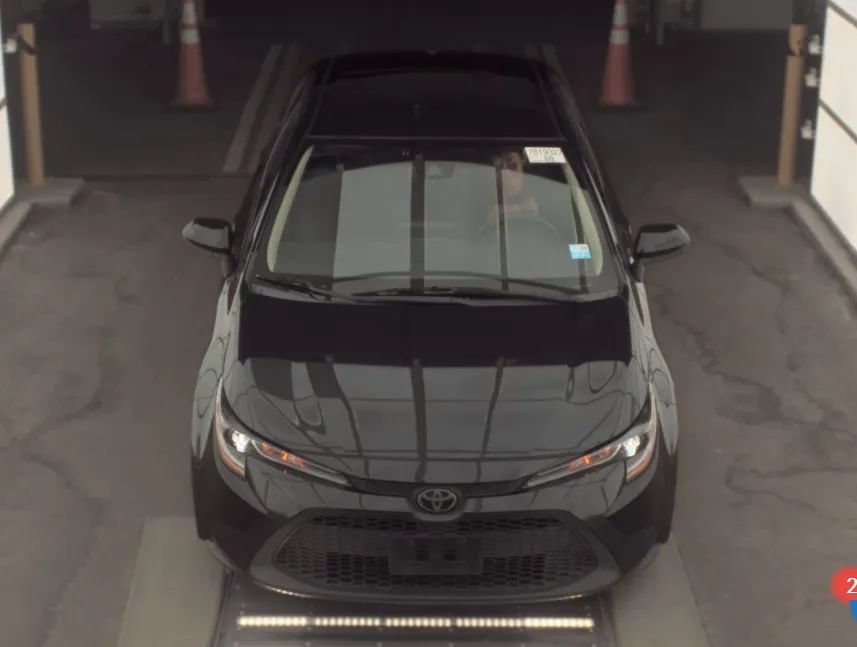Used 2021 Toyota Corolla LE FWD image 3