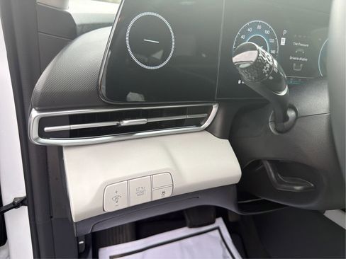 Certified 2025 Hyundai Elantra Limited FWD image 20