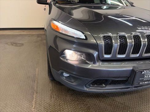 Used 2016 Jeep Cherokee Latitude w/ Cold Weather Group image 2