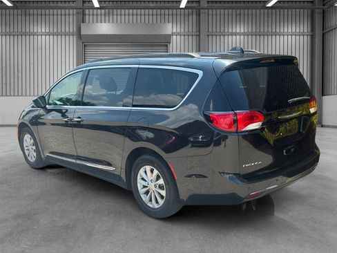 Used 2017 Chrysler Pacifica Touring-L FWD image 30