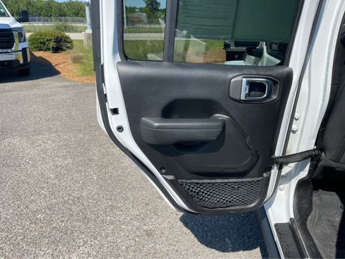 Used 2022 Jeep Gladiator Sport AWD/4WD image 19