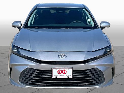 Used 2025 Toyota Camry LE FWD image 4