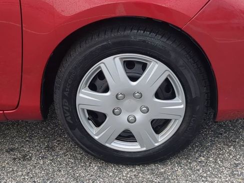 Used 2017 Toyota Yaris L image 11