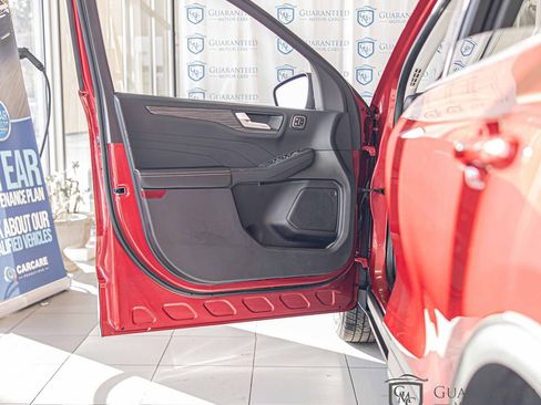 Used 2024 Ford Escape Platinum image 31