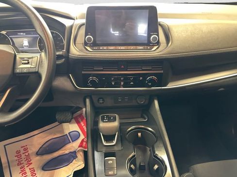 Used 2025 Nissan Rogue S AWD/4WD image 12