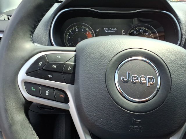 Used 2022 Jeep Cherokee Latitude AWD/4WD image 9