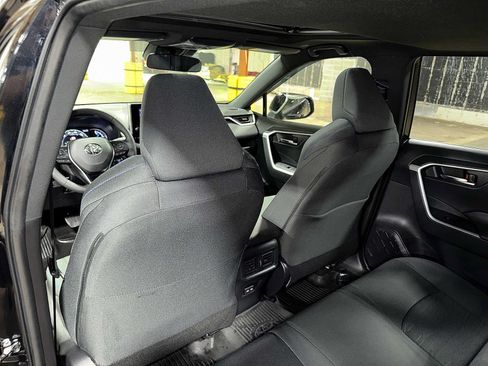 Used 2023 Toyota RAV4 SE w/ Convenience Package AWD/4WD image 28