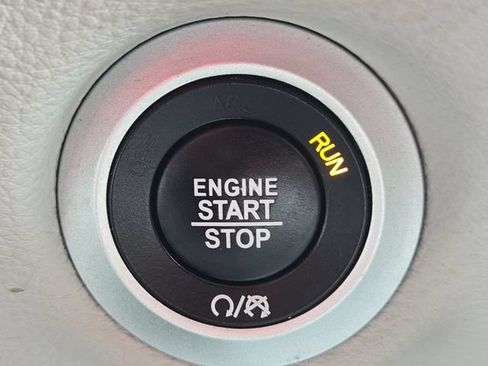 Used 2017 Chrysler Pacifica Limited w/ Advanced Safetytec Group FWD image 24