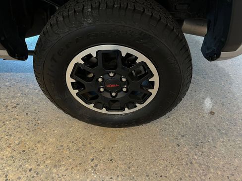 Used 2025 Toyota Tacoma TRD Off-Road image 29