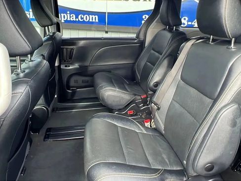 Used 2020 Toyota Sienna SE FWD image 12