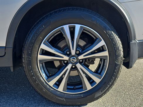 Used 2019 Nissan Rogue SV w/ Sun & Sound Touring Package image 34