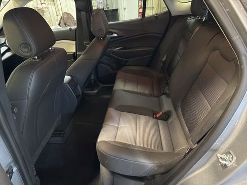 Used 2025 Chevrolet Trax LT image 21