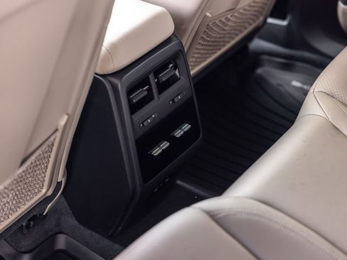 Certified 2025 Porsche Macan Electric RWD image 31