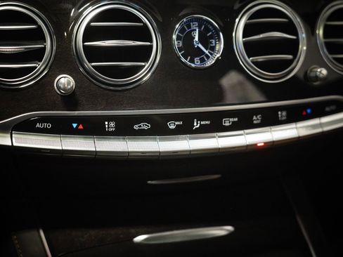 Used 2020 Mercedes-Benz S 560 4MATIC Sedan image 25