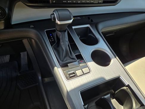 Used 2025 Toyota Sienna XLE FWD image 22