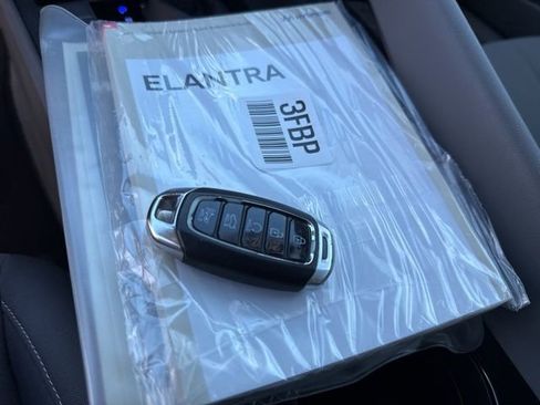 Used 2023 Hyundai Elantra SEL w/ Convenience Package image 41