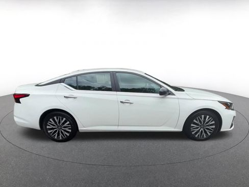 Used 2025 Nissan Altima 2.5 SV FWD image 16