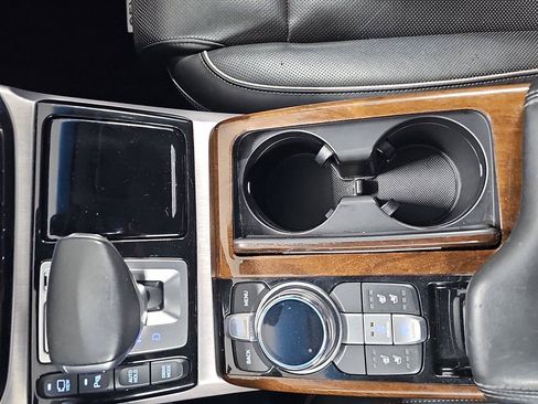 Used 2019 Genesis G90 3.3T Premium RWD image 19