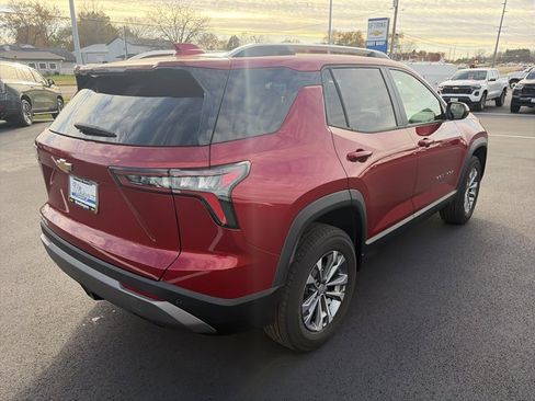 Used 2025 Chevrolet Equinox LT image 3