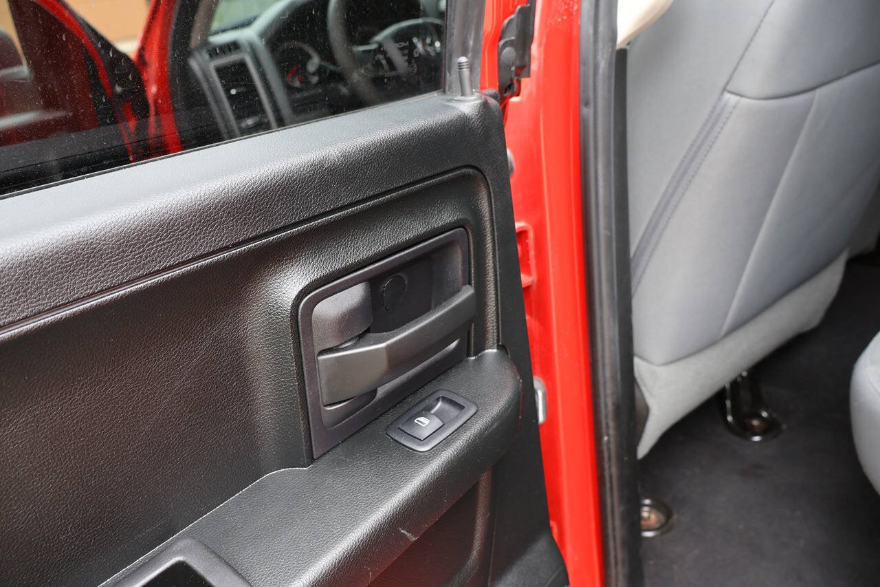 Used 2018 RAM 1500 Express AWD/4WD image 25