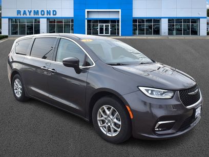 Used 2023 Chrysler Pacifica Touring-L