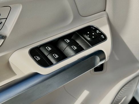 Used 2025 Mercedes-Benz GLB 250 image 25