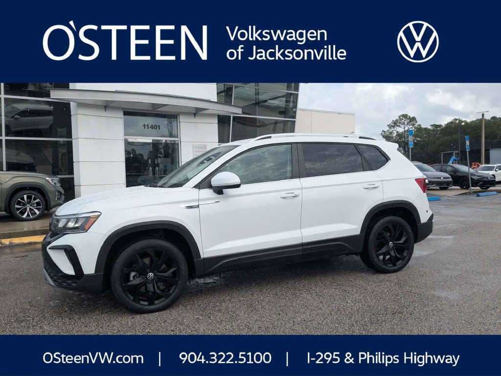 Used 2023 Volkswagen Taos SE w/ Black Wheel Package FWD image 1