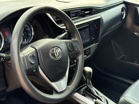 Used 2019 Toyota Corolla LE image 17